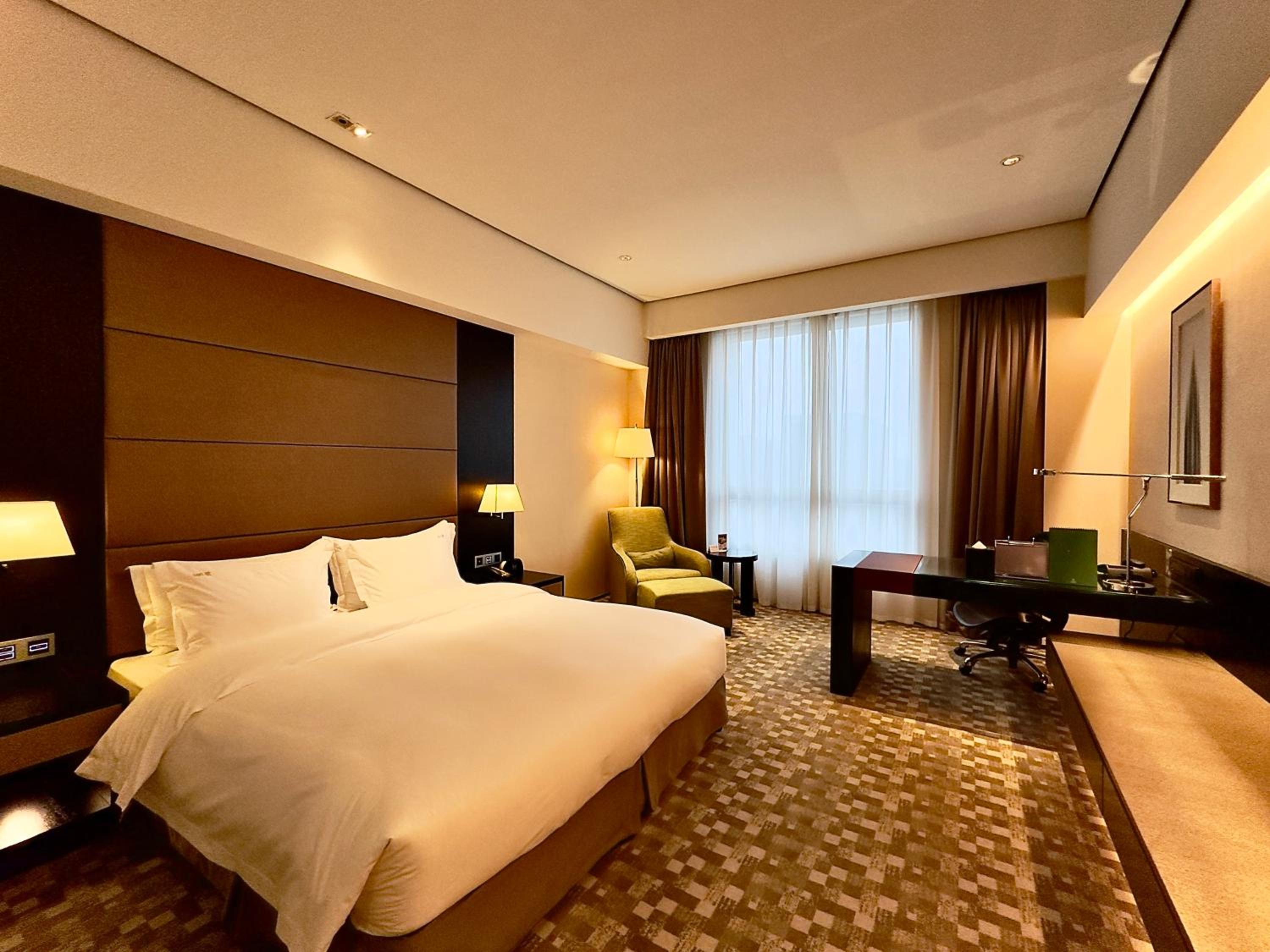 holiday inn nantong oasis centre by ihg