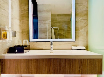 Holiday Inn Nantong Oasis Centre By Ihg,Jiangsu>>Nantong,4 star