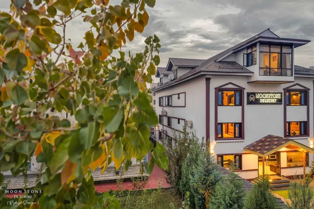 hotel moonstone de luxury