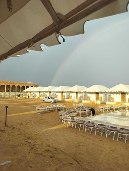 happy adventure camp and resort jaisalmer