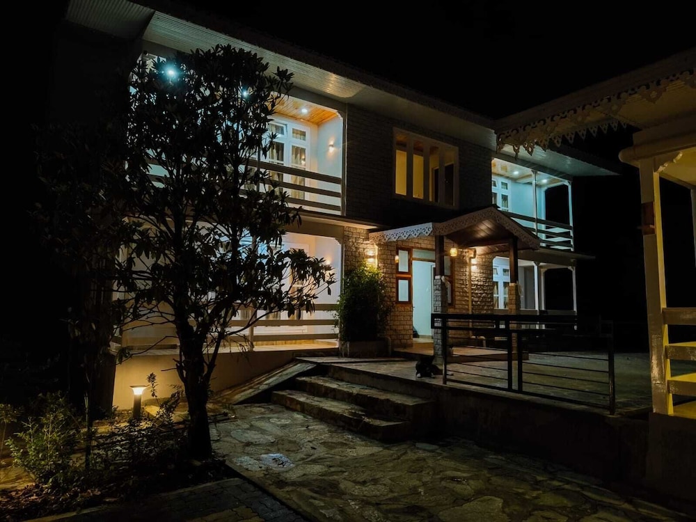 the alpine jungle stay