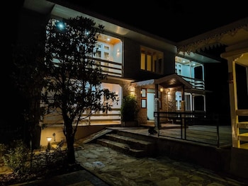 the alpine jungle stay