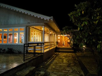 the alpine jungle stay