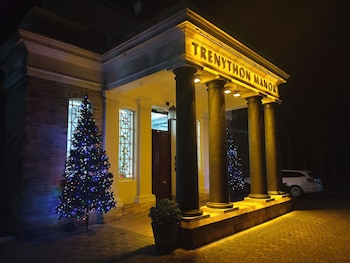 trenython manor resort