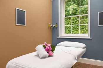 trenython manor resort