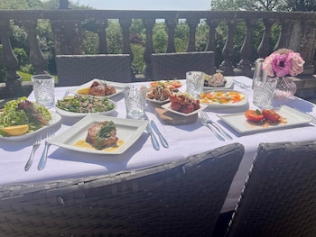 trenython manor resort