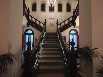 trenython manor resort