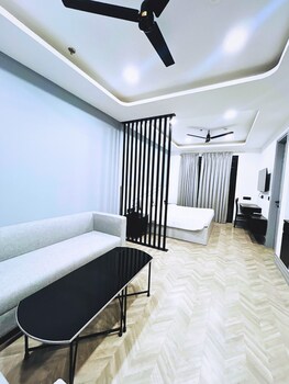 bedchambers serviced apartment golf course gurgaon