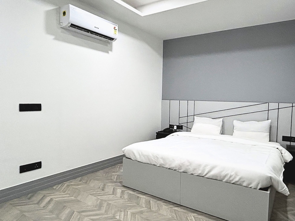 bedchambers serviced apartment golf course gurgaon