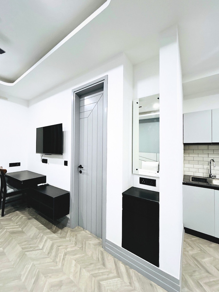 bedchambers serviced apartment golf course gurgaon
