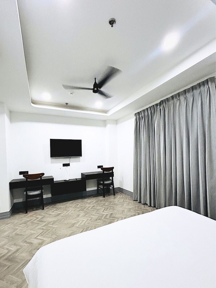 bedchambers serviced apartment golf course gurgaon