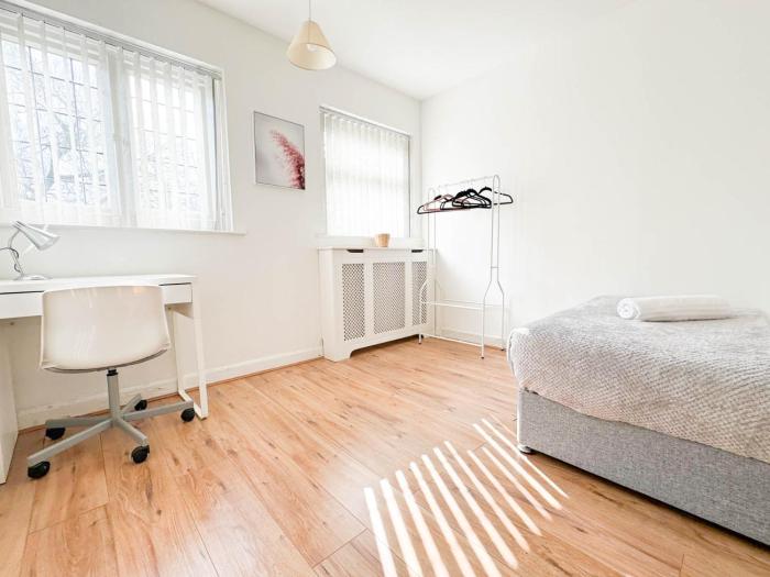 large 8 bedroom house in edgbaston