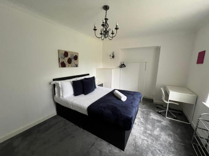 large 8 bedroom house in edgbaston