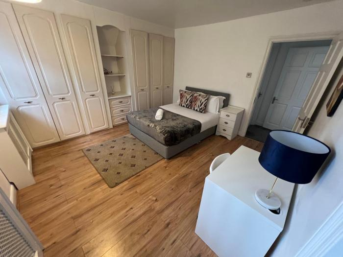 large 8 bedroom house in edgbaston