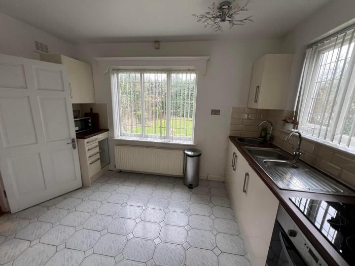 large 8 bedroom house in edgbaston