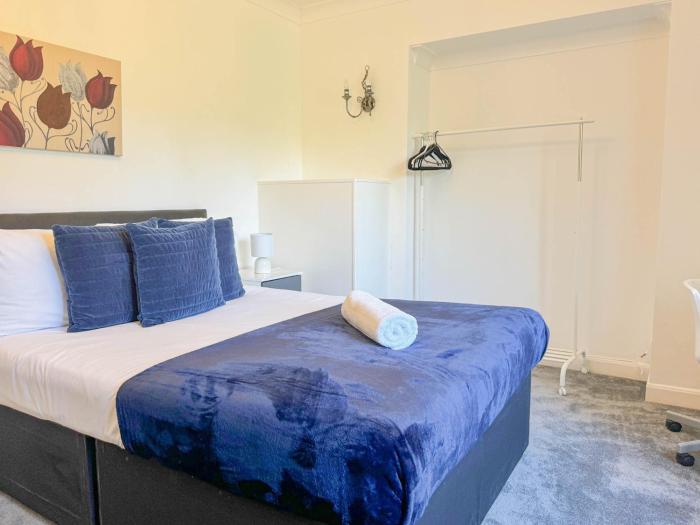 large 8 bedroom house in edgbaston