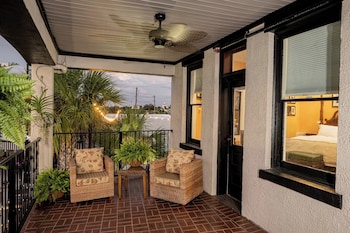The Roanoke Hotel,,2 star