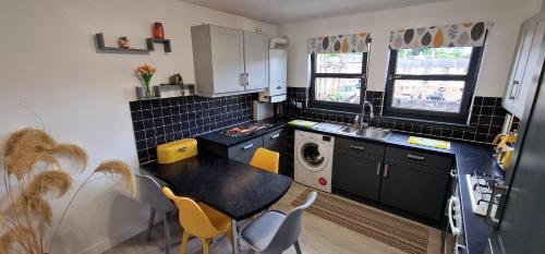 seaside escape in kirkcaldy