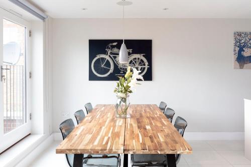 fabulous central windsor town house