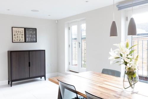 fabulous central windsor town house