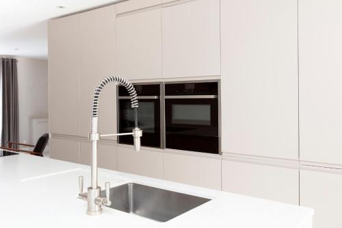 fabulous central windsor town house