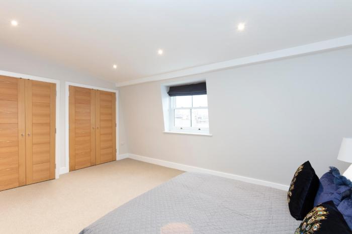 stunning central windsor town house