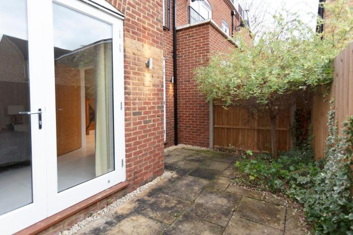 stunning central windsor town house