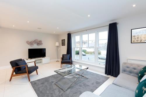 stunning central windsor town house