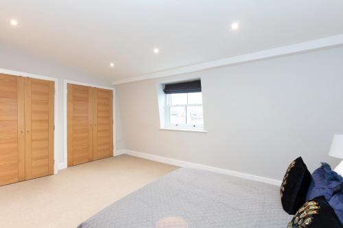 stunning central windsor town house