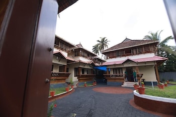 Lake Tree Homes And Resorts,,2 star