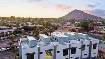 Soulshine Studio In Scottsdale,6902 E 1St Ave,2 star