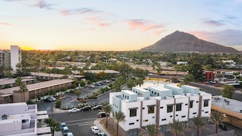 Soulshine Studio In Scottsdale,6902 E 1St Ave,2 star