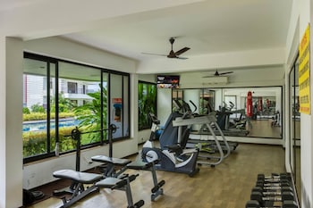 luxe 1bhk w pool sauna 1km to the beach