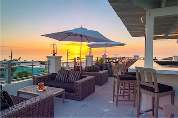 Berkeley Beach Club,109 8Th Ave,2 star