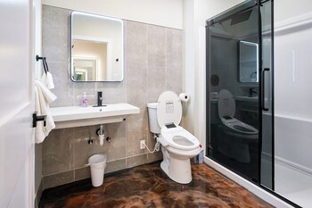 461 Melwood Suites Unit 102  Studio,461 Melwood Ave,2 star