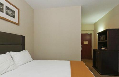 holiday inn express hotel and suites ottawa airport by ihg