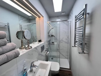 Cozy London Apartment With Great Location,,3 star