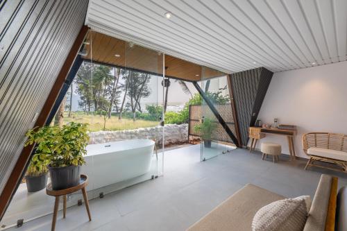 the rose goa beach resort