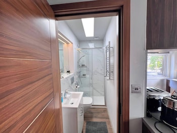 London Studio Retreat - Colney Hatch Lane,,3 star