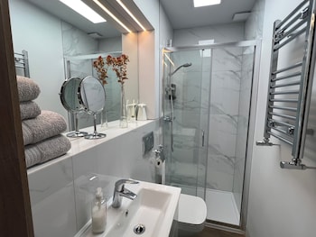 london studio retreat colney hatch lane
