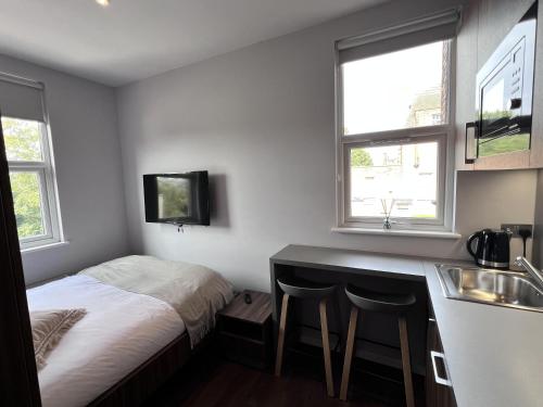 london studio retreat colney hatch lane