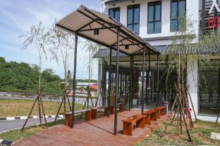 roxy hotel siniawan