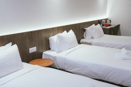 roxy hotel siniawan
