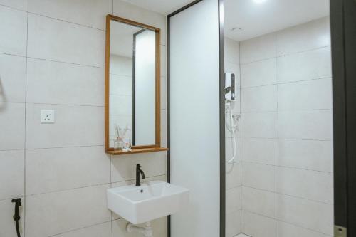 roxy hotel siniawan