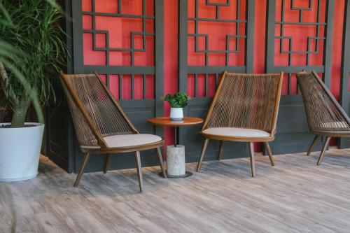 roxy hotel siniawan