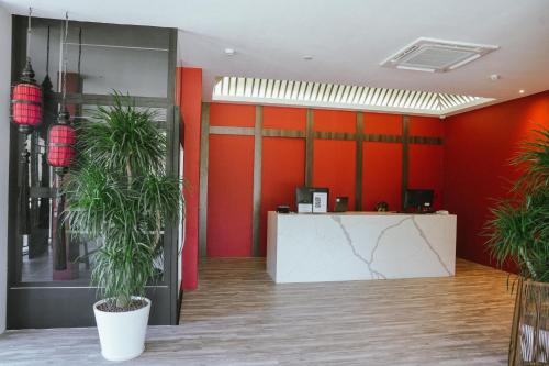 roxy hotel siniawan