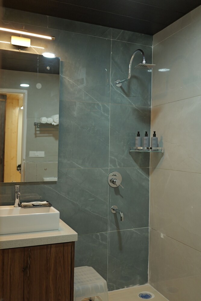 playotel resort kasauli