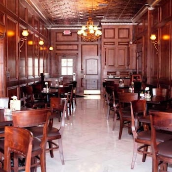 Jr's Chophouse B&B,,3 star