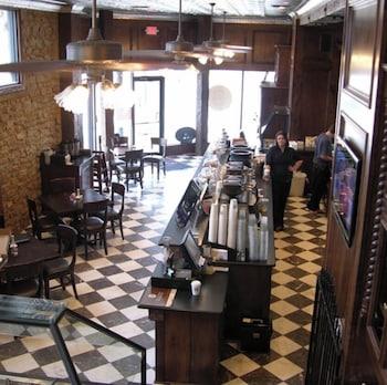 Jr's Chophouse B&B,,3 star