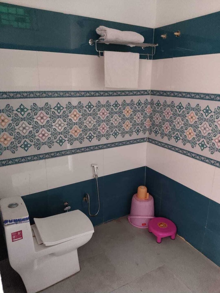 hotal royal restaurant and bar